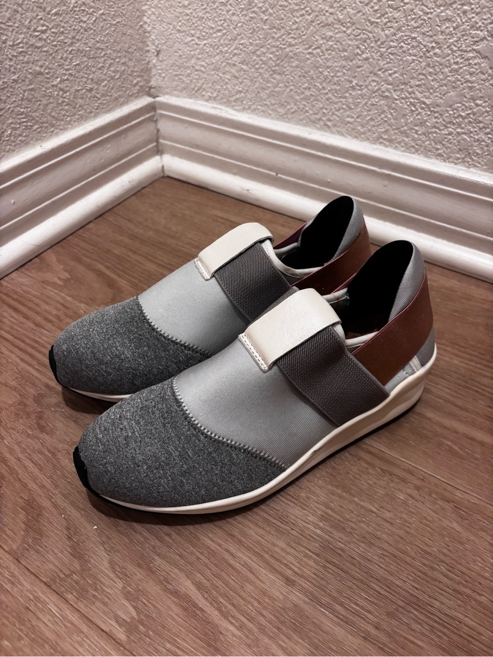 EYTYS Elastic Slip-On Colorblock Sneakers - Grey / Brown